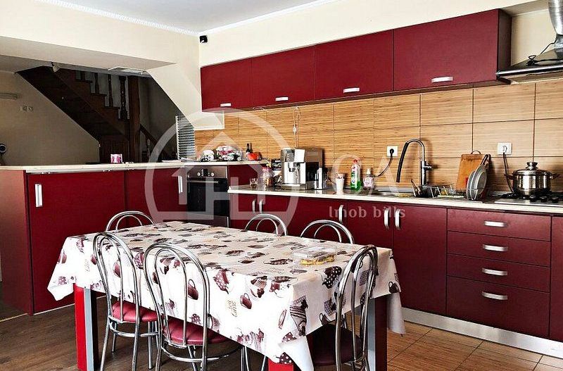 Casa de vanzare cu 6 camere in Osorhei, Bihor - Poză 2