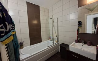 Apartament modern recent renovat 3 camere si parcare privata in Strand - Poză 11