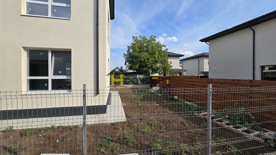 Vila finalizata, curte libera 185 mp,  loc de parcare, zona case - Poză 5