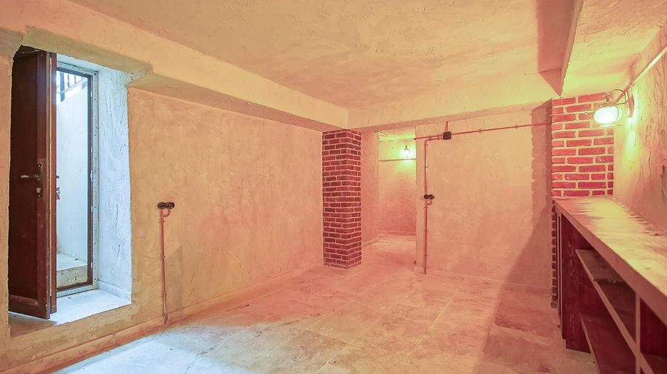 Casa de vanzare in centrul Brasovului - curte privata si pivnita - Poză 15