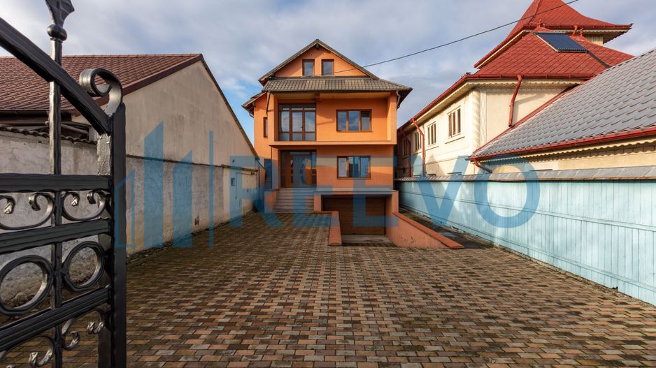 Vilă modernă în Cartierul CFR, cu mansardă și garaj - Poză 1