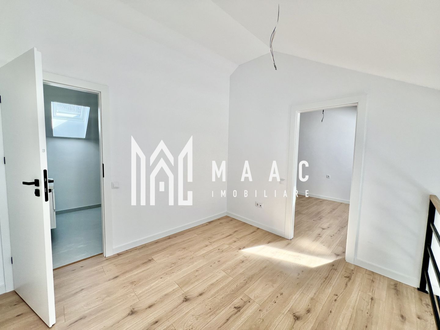 Penthouse Elegant pe 2 Niveluri cu Terasă și Vedere Superbă - Poză 13