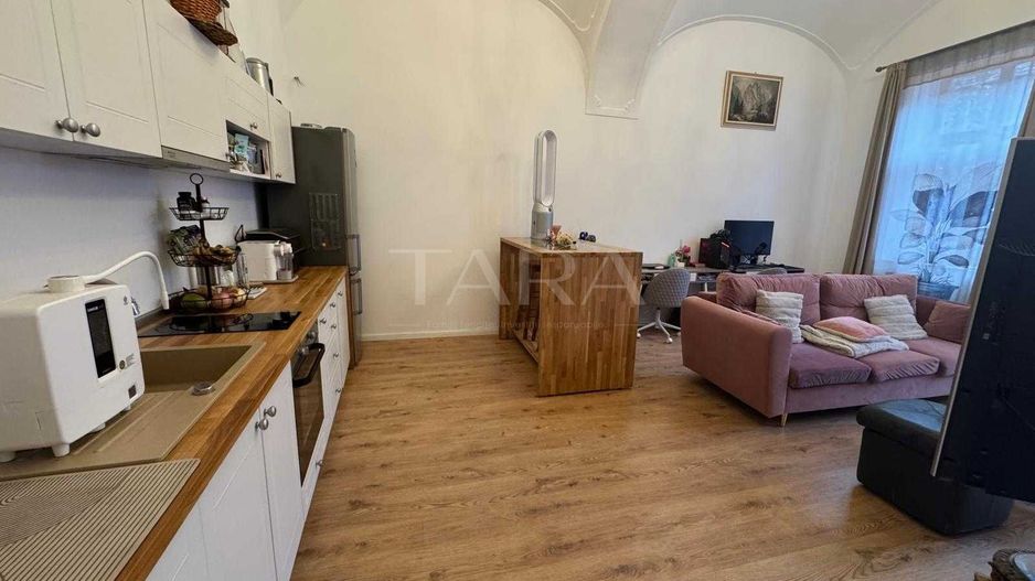 Apartament tip casă, 51 mp utili, 2 parcări incluse – zonă Centrală - Poză 3