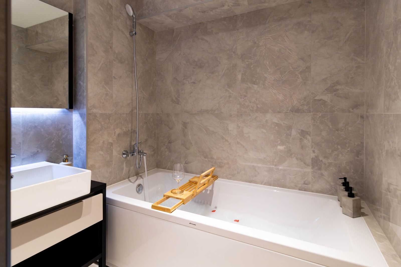 Apartament 2 camere de lux de inchiriat cu parcare subterana, bloc nou - Poză 13