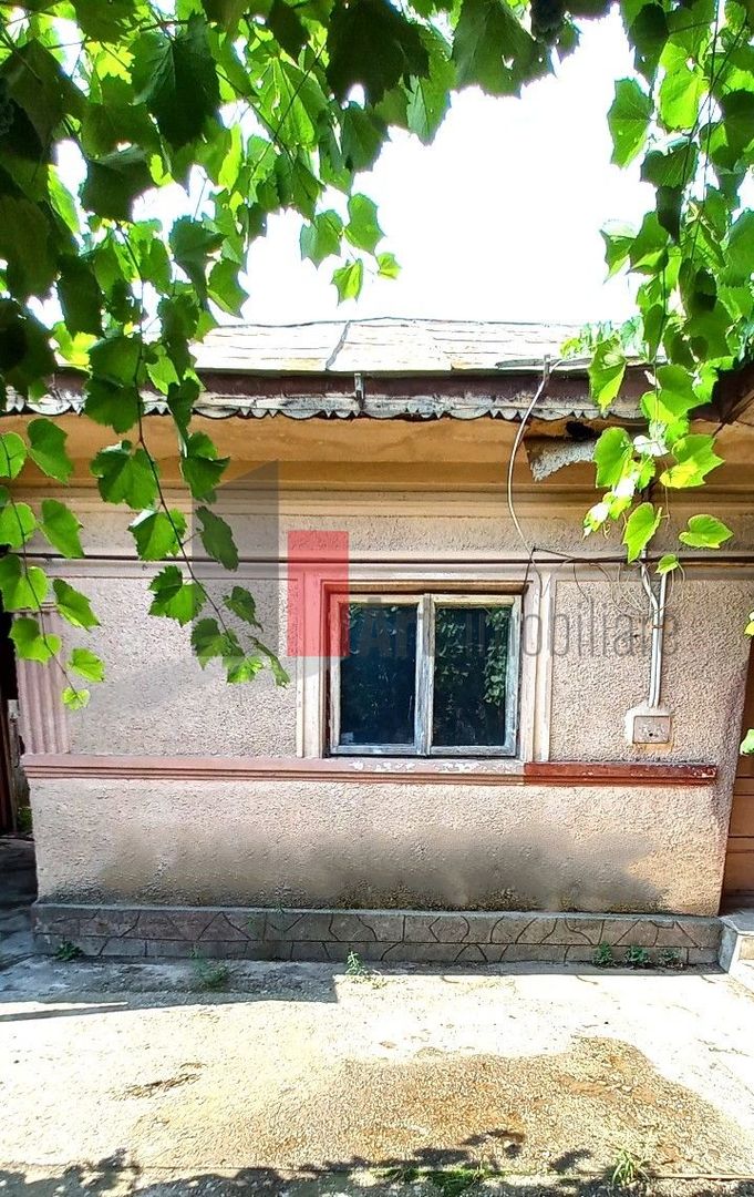 Teren 1024 mp+ casă din cărămidă în suprafață de 121 mp - Poză 1