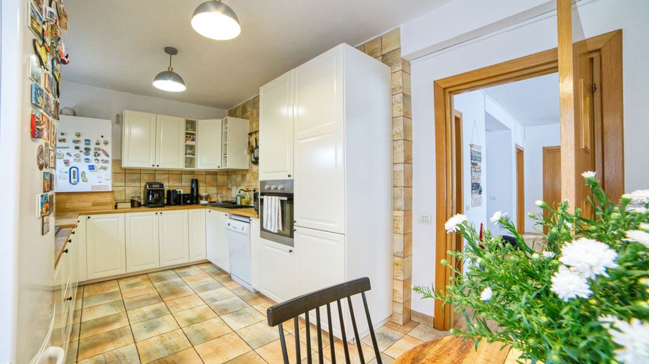 Casa complet mobilata 5 camere 3 bai curte generoasa - Poză 11