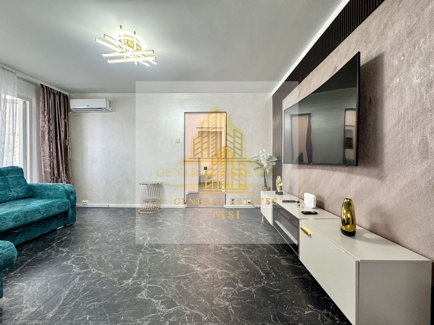 Vânzare apartament cu 2 camere 52 m.p. în Pod Roș - Poză 2