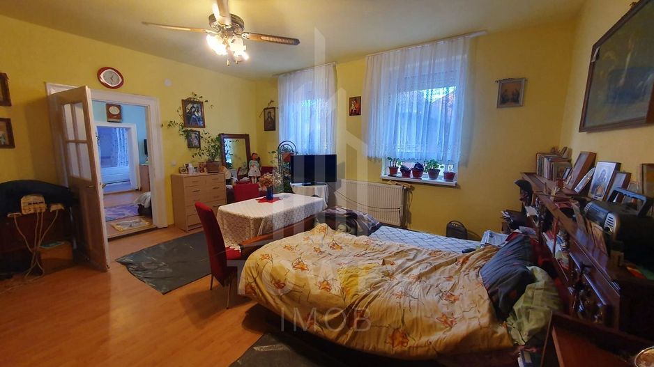 Casă de vânzare în Sibiu -individuală-curte comună- teren de 239 mp - Poză 1