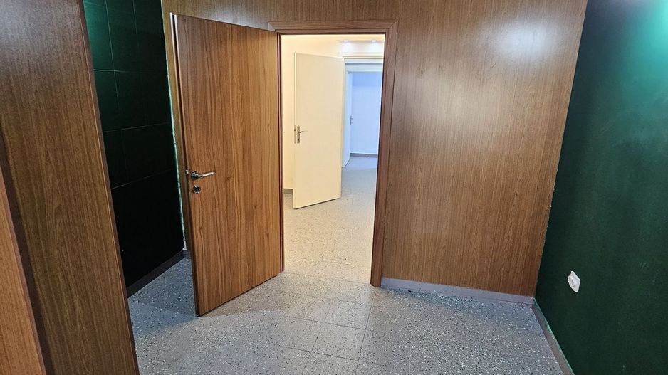 Spatiu Ultracentral Piata Calea Victoriei Moxa Romana - Poză 3