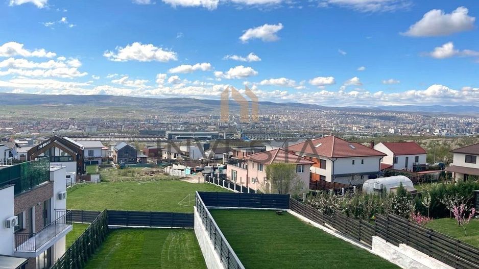 Casa moderna cu priveliste asupra orasului, terasa cu jacuzzi, Iris - Poză 1