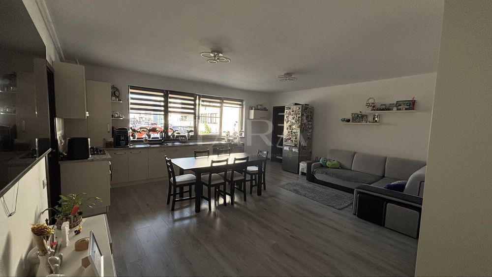 Apartament cu 3 camere, 70 mp, ansamblu cu drum privat. - Poză 2