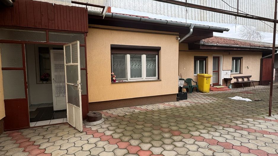 De vânzare Casă în Grădiște, curte + grădină proprie generoasă Arad - Poză 3