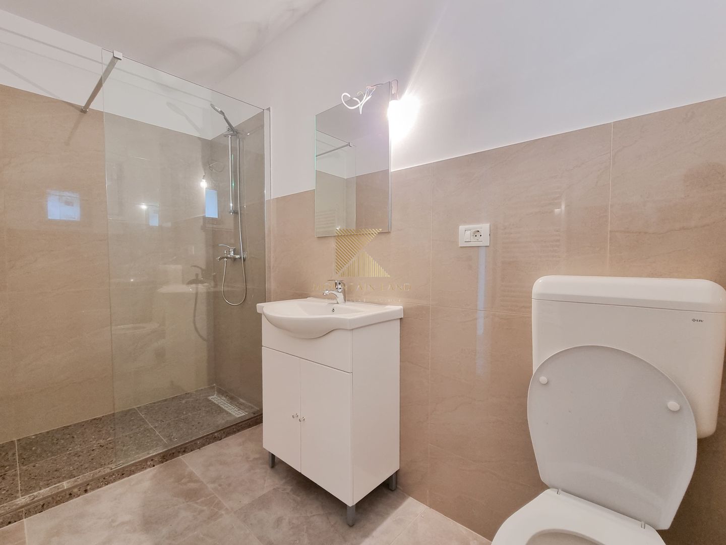 Casă însiruită cu 4 camere și curte proprie – Cartier Izvor, Str. Salc - Poză 8