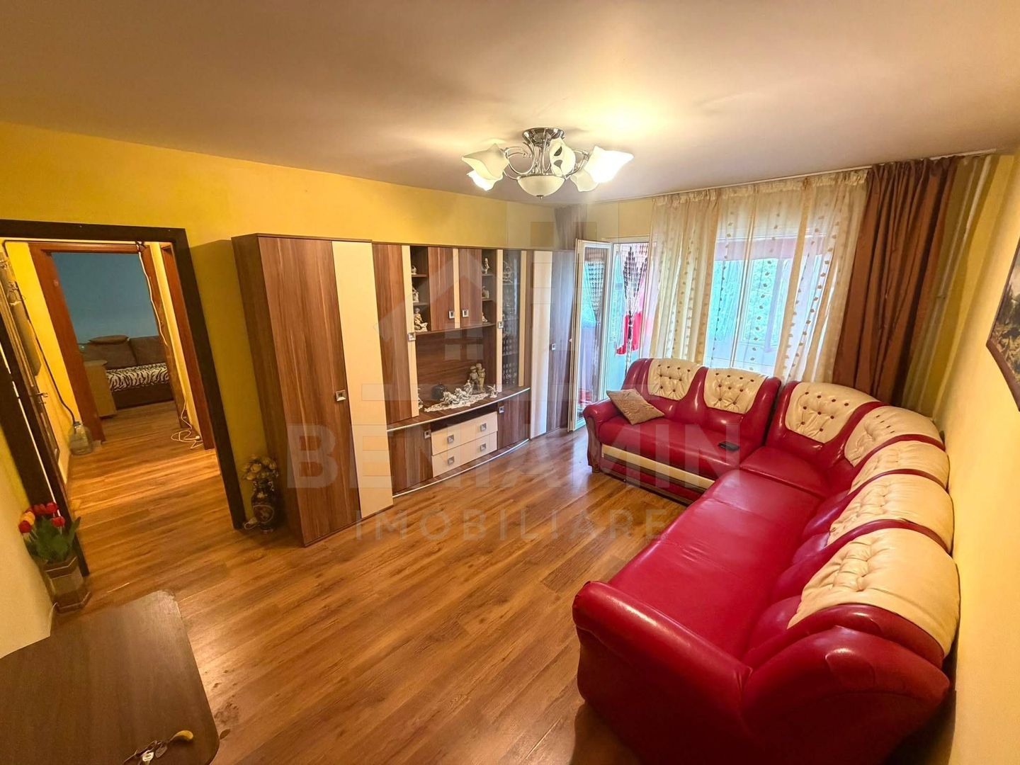 Apartament cu 3 camere - Craiovita Noua - etaj intermediar - Poză 1