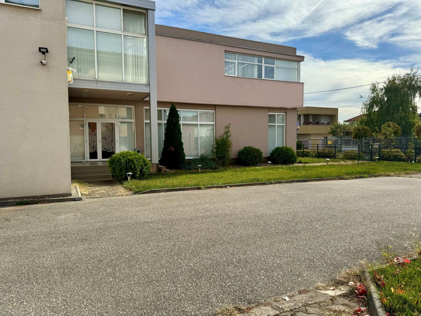 Clădire SAD de închiriat, situată la intrarea în Dumbrăvița - Poză 24