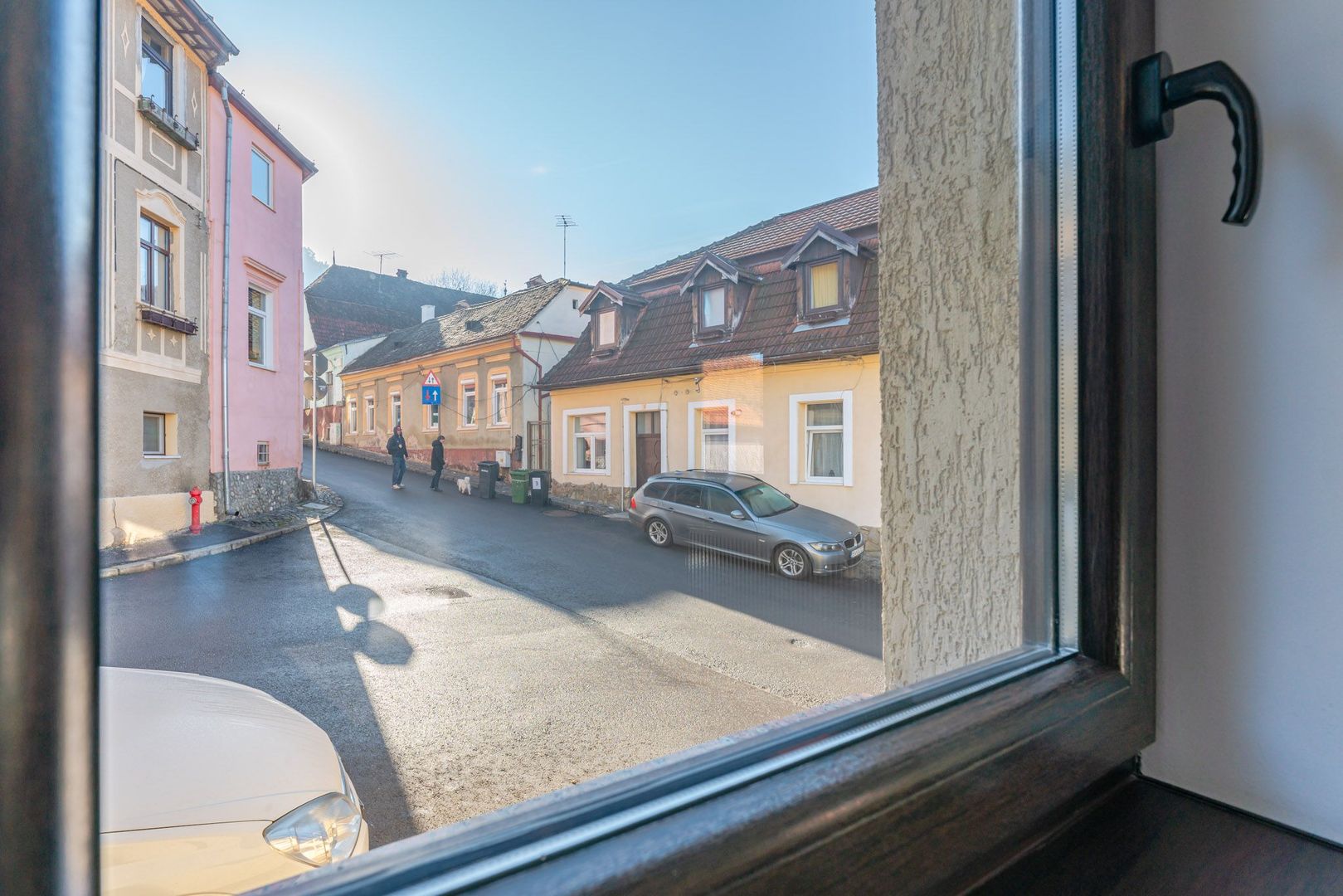 Casă modernă cu garaj și 4 dormitoare, aproape de Piața Sfatului - Poză 9