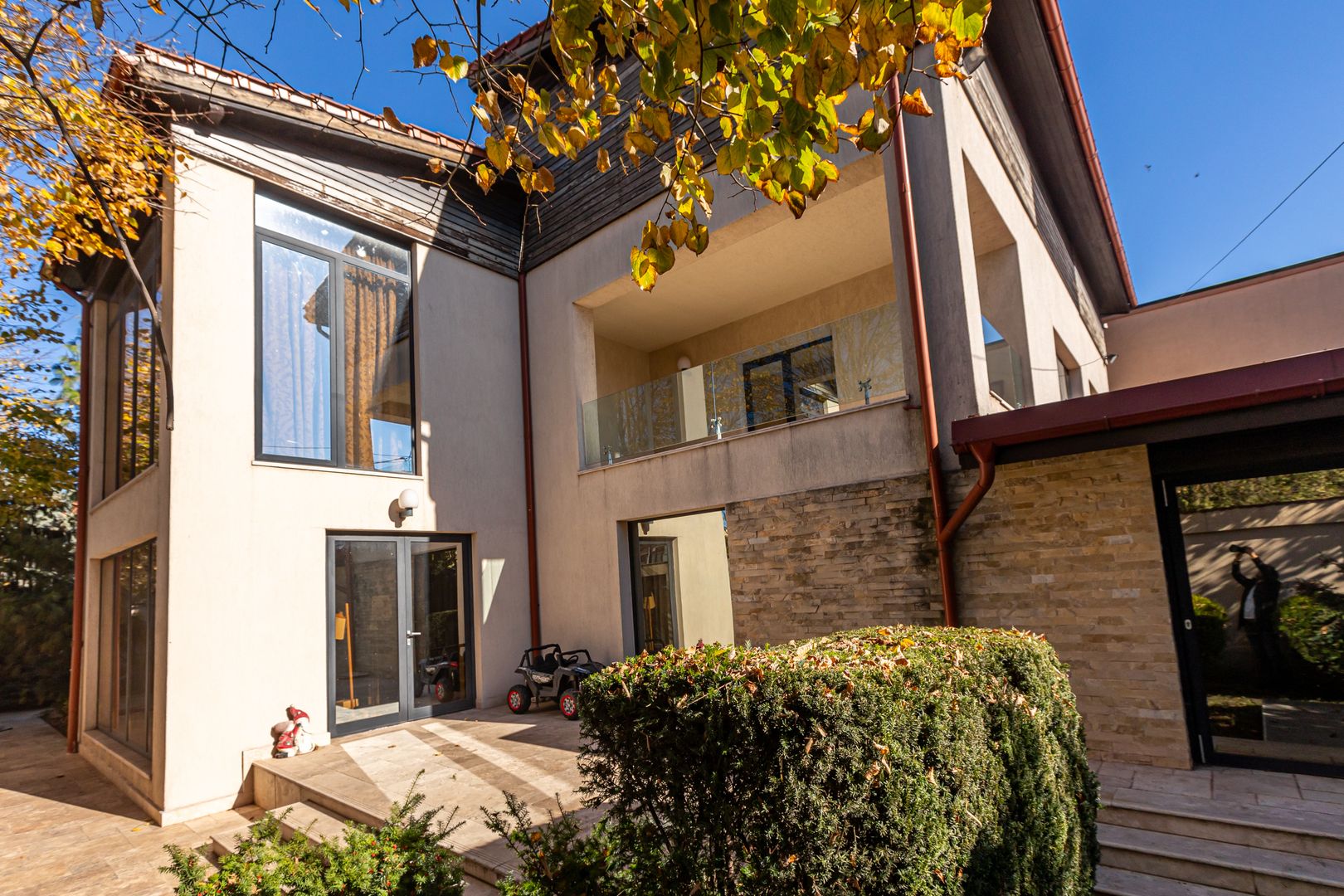 Vilă premium P+1+M, teren 1.216 mp – Faleza Sud, Constanța - Poză 1