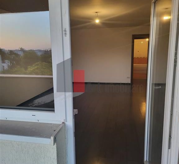Apartament 3 camere Vitan metrou Mihai Bravu - Poză 3