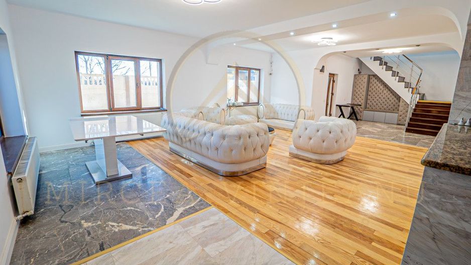 Lazu - Vila de vânzare compusă din P+1E+M. - Poză 1