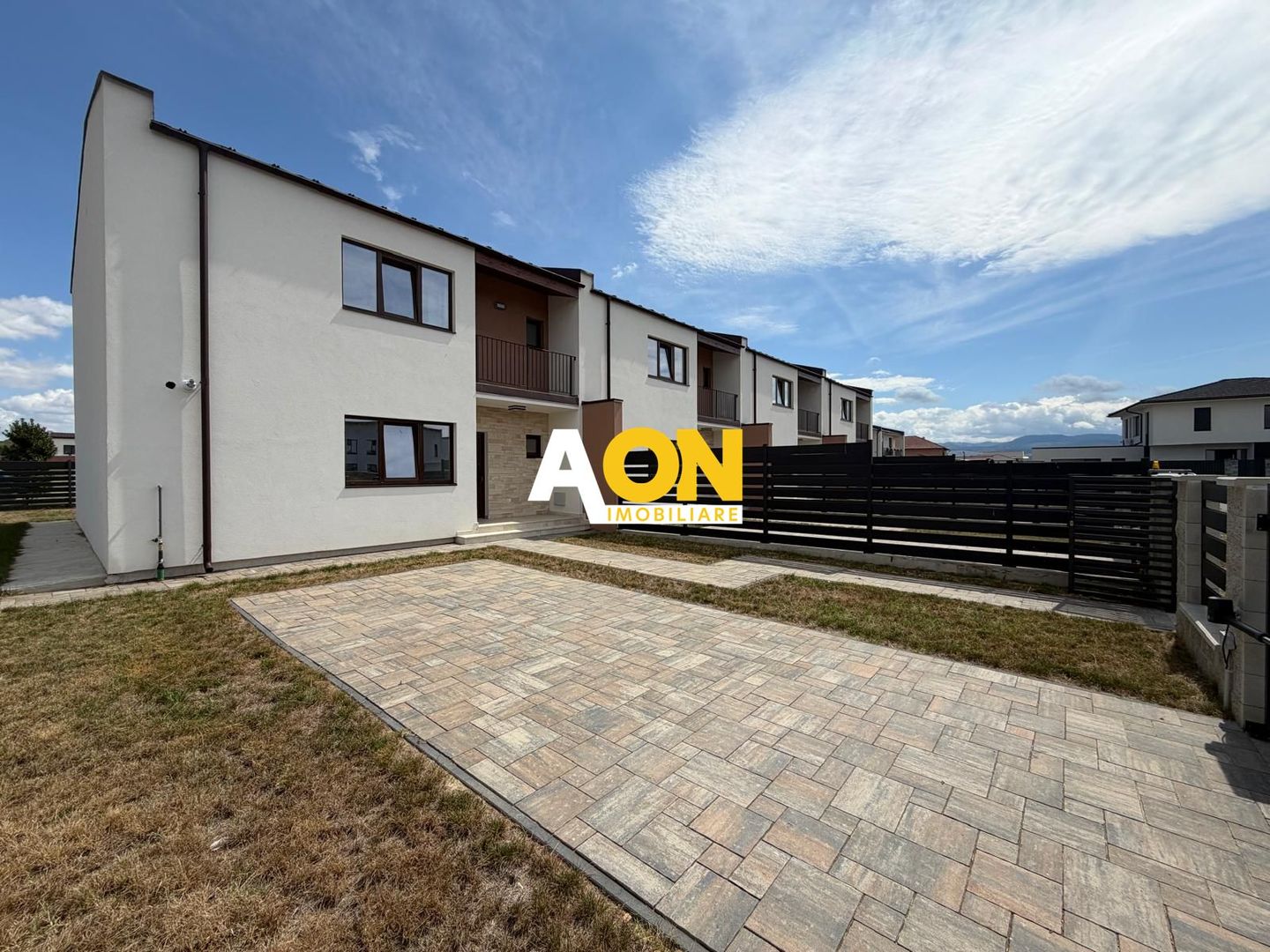 1/2 Duplex 4 Camere, 3 Bai, 2 Balcoane, 431mp Teren - Poză 1