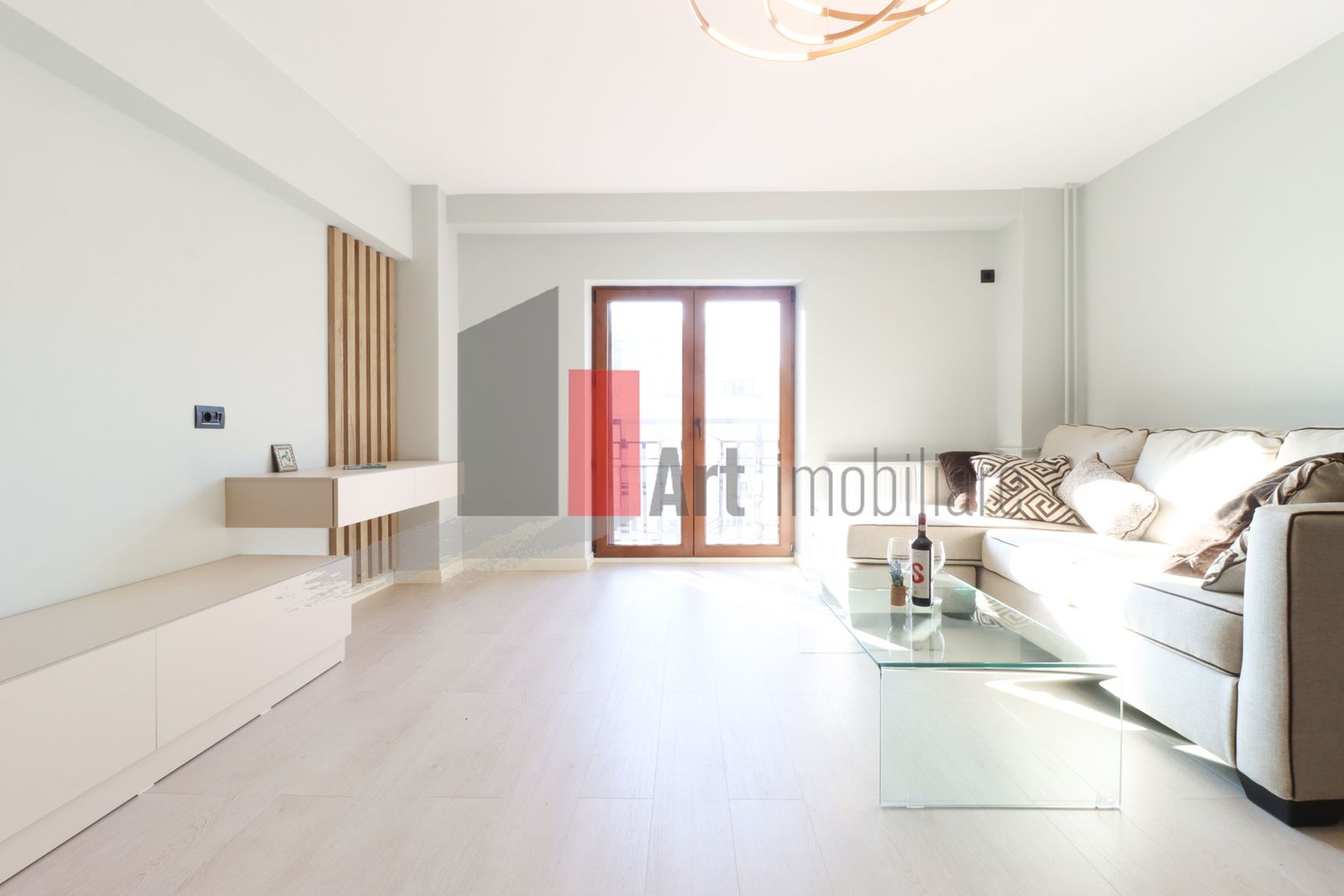 Apartamentul "XENTE",langa Casa Poporului, intri si te indragosteti pe loc de el - Poză 1