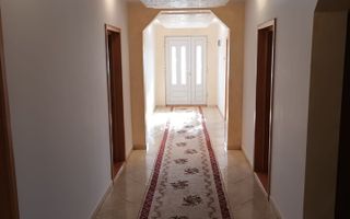Vila 240 mp , situata la Ciusmea, pret 190000 euro neg - Poză 6