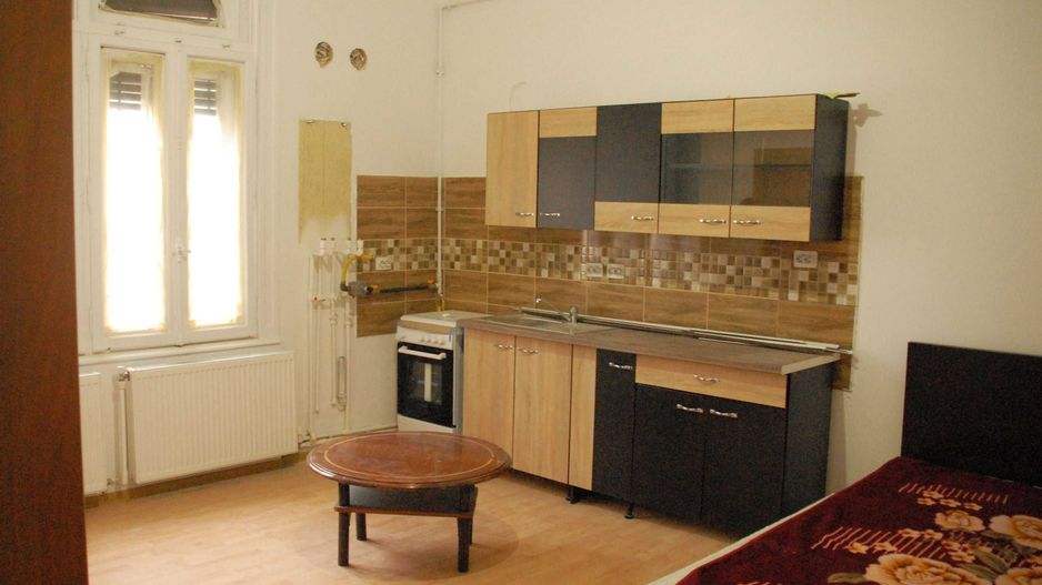 Vand 3 apartamente intr-o vila cu 1 etaj - Poză 3