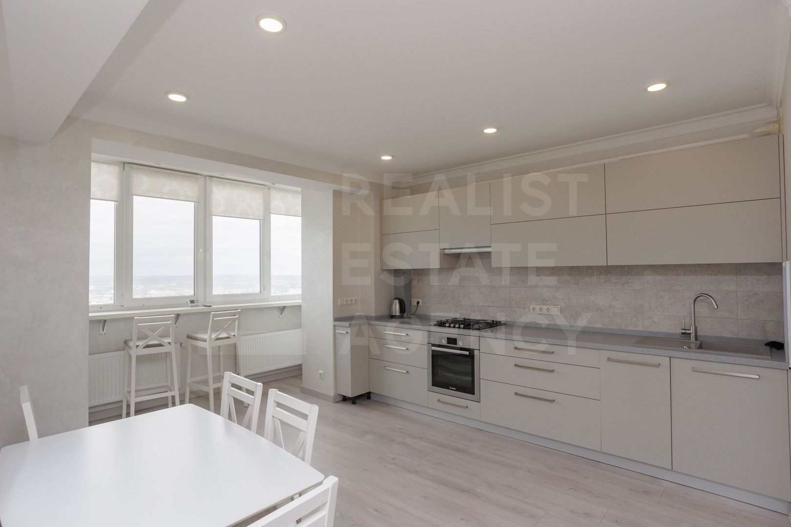 Spre vînzare apartament spațios, 2 dormitoare și living, sec. Botanica - Poză 9