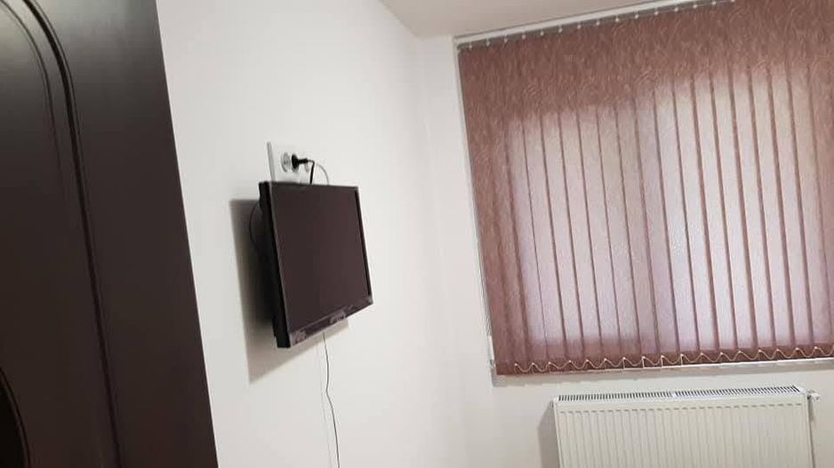 Apartament 2 camere decomandat etajul 1 Podu Ros 400euro - Poză 3