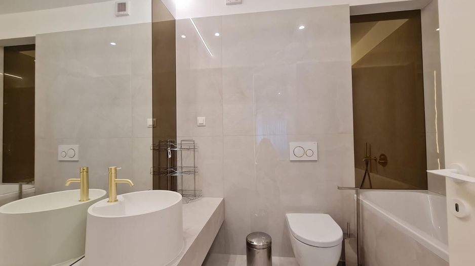 De inchiriat - Ap. 3 camere in Cortina North - Poză 12