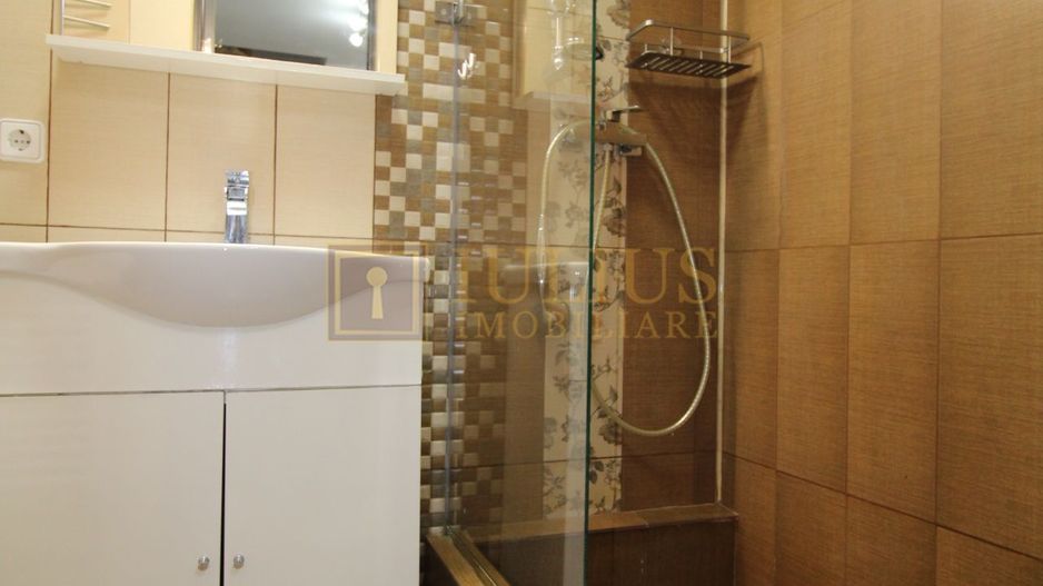 1 camera, loc de parcare,in spate la City of MARA - Poză 14