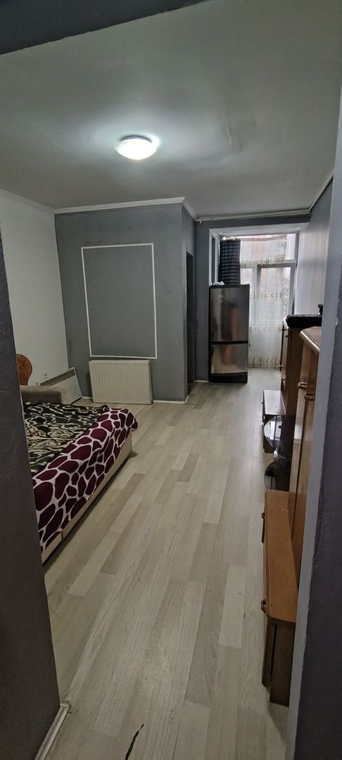 BRASADAS vinde garsoniera la etajul 1/4 pe Ostrovului. - Poză 1