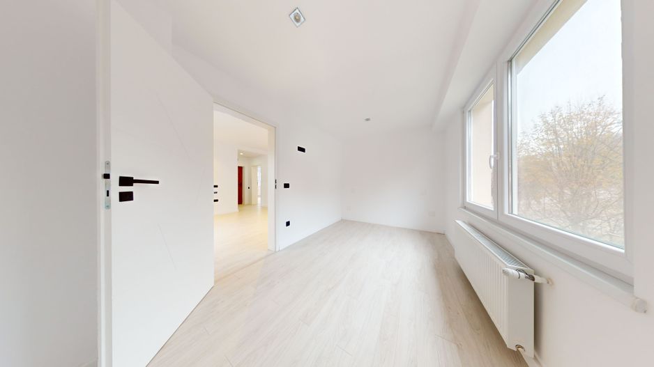 Apartament in vila zona centrala - Poză 8