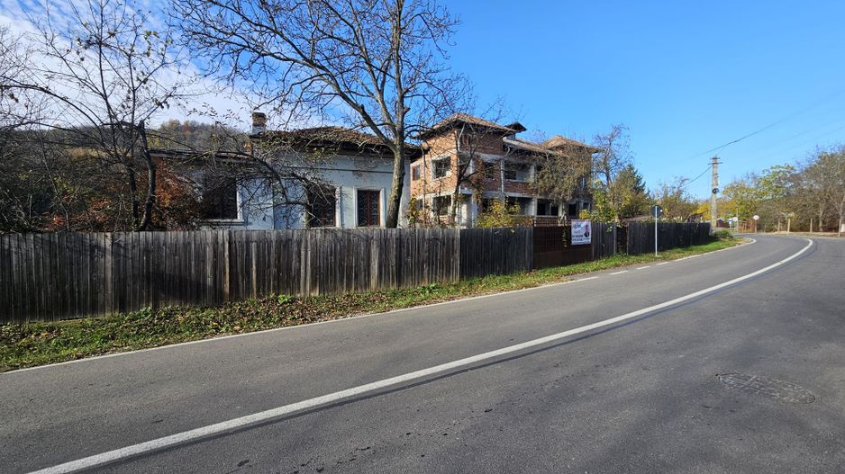 Proprietate deosebită în orașul Ștefănești, intrare pe strada Izvorani - Poză 13