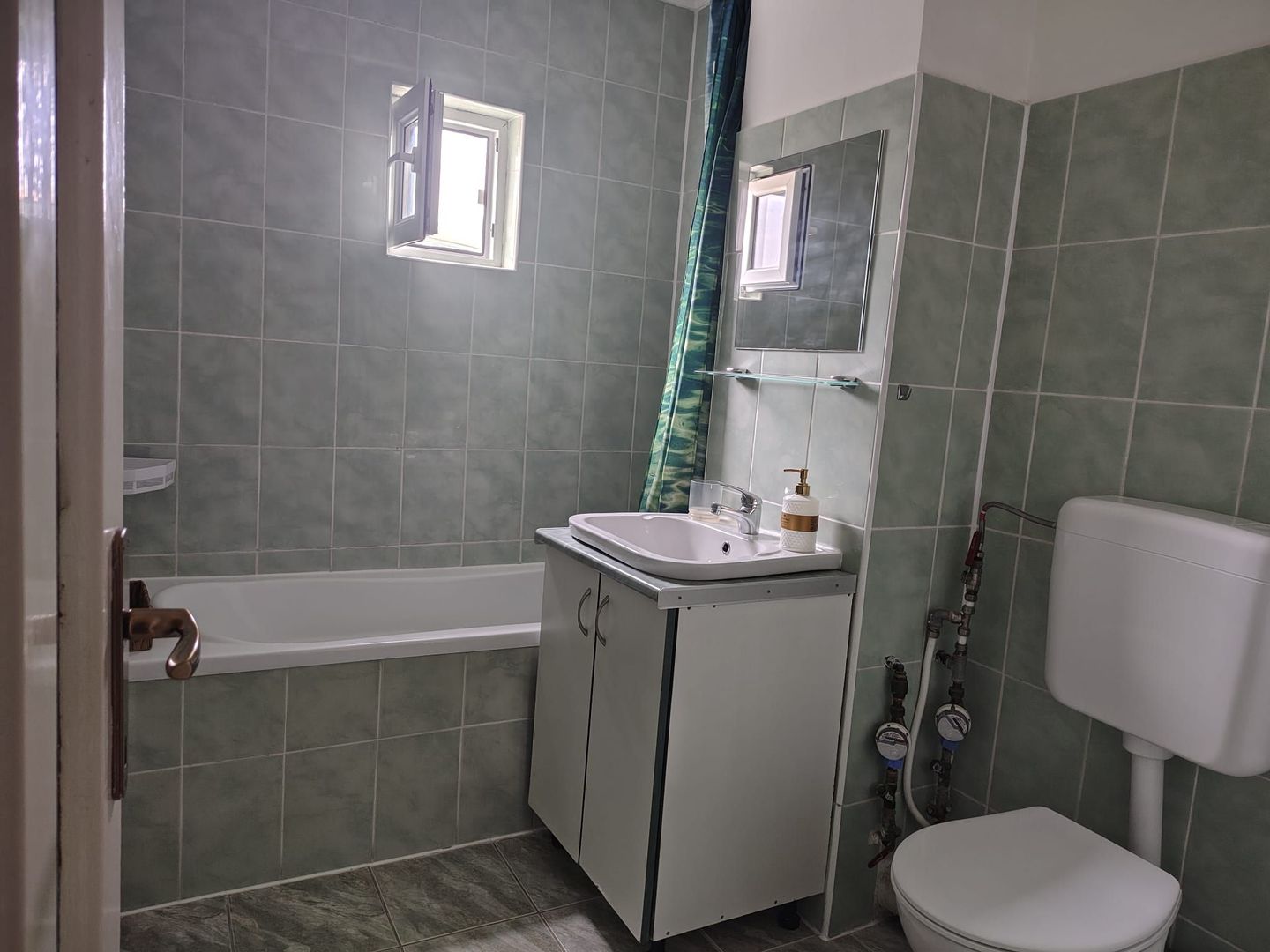 De inchiriat:  apartament, 2 camere Oradea. 340 E/luna. Comision 50% - Poză 5