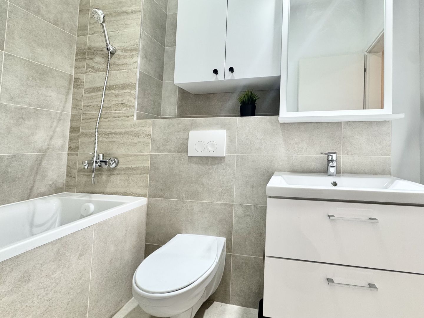 Un cămin nou și liniștit, prima închiriere – Zona Aradului - Poză 15