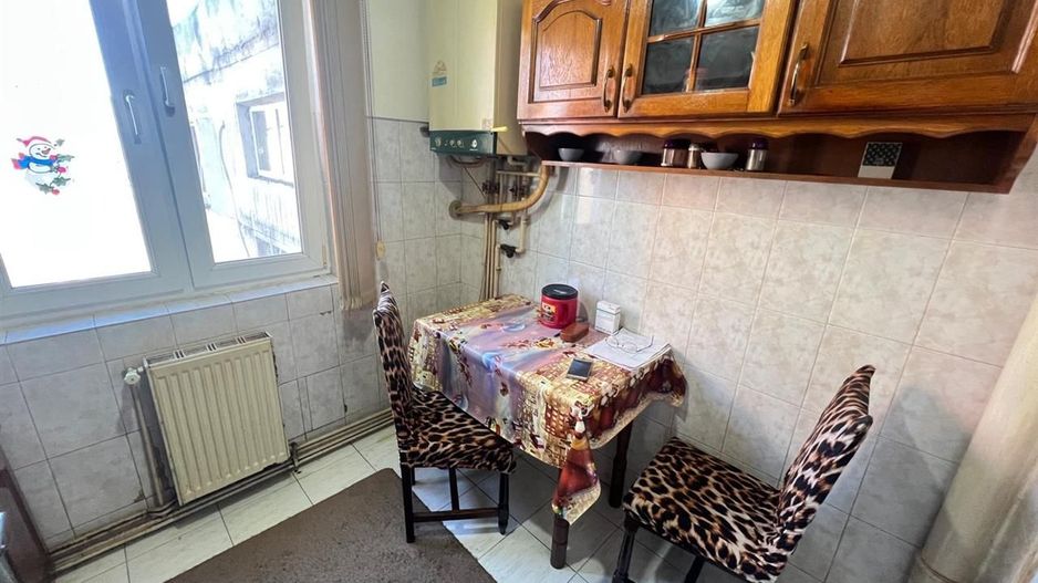 3 camere decomandat etaj 4/10 Dambovita centrala proprie - Poză 2