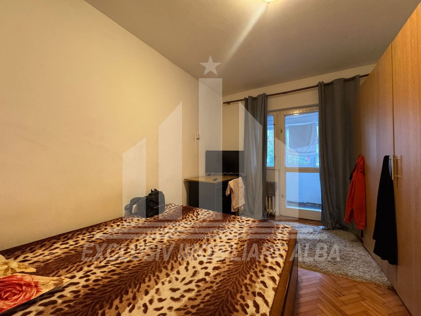 Apartament cu 3 camere decomandate, Cetate - etaj 1 - Poză 5