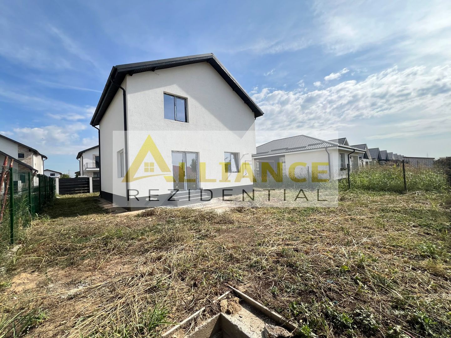 Vila de vanzare-4 camere-2 bai-Teren 350 MP - Poză 3