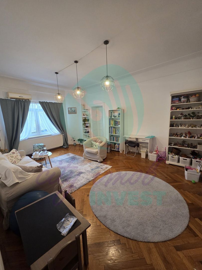 Spatiu, lumina si eleganta intr-un apartment interbelic - Poză 6