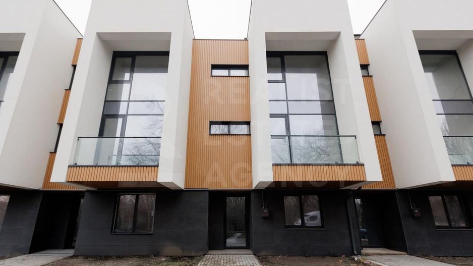 Vânzare, casă, 3 nivele, 166 mp, str. Costiujeni, Codru - Poză 1