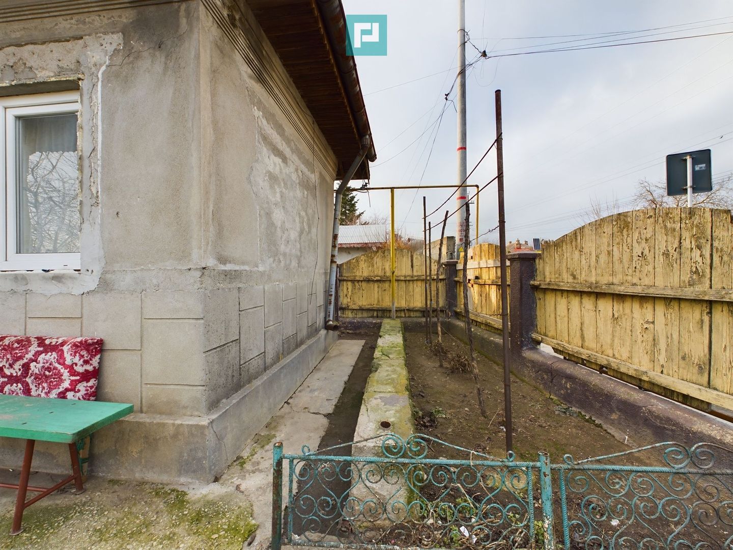 Casa modesta, 2500 mp teren, Domnesti - Poză 6