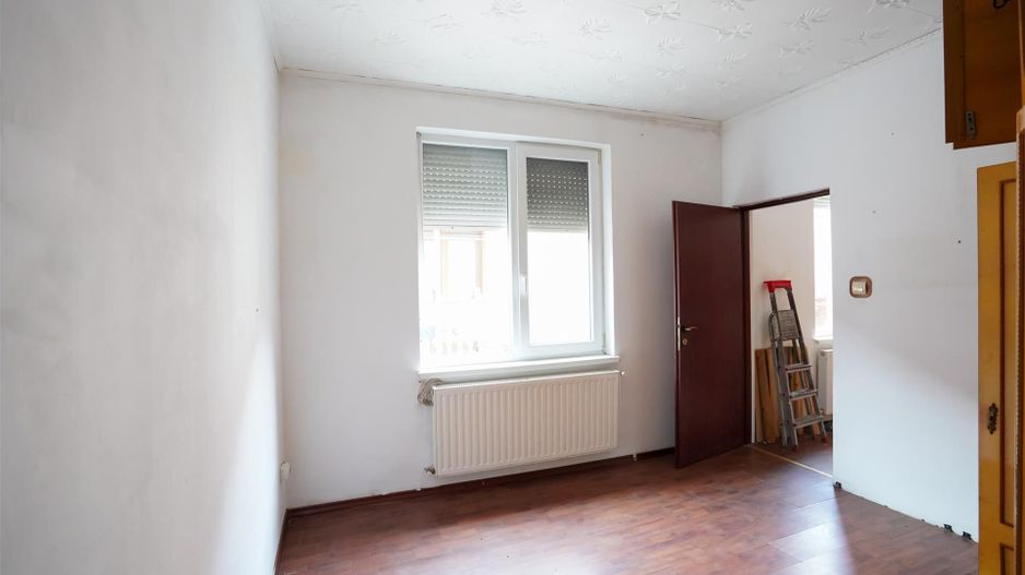 CASA LA CURTE COMUNA ZONA CENTRALA - Poză 4