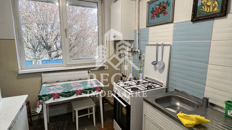 Apartament de vânzare în exclusivitate – Zona Micro 4 etaj 2/4 - Poză 3