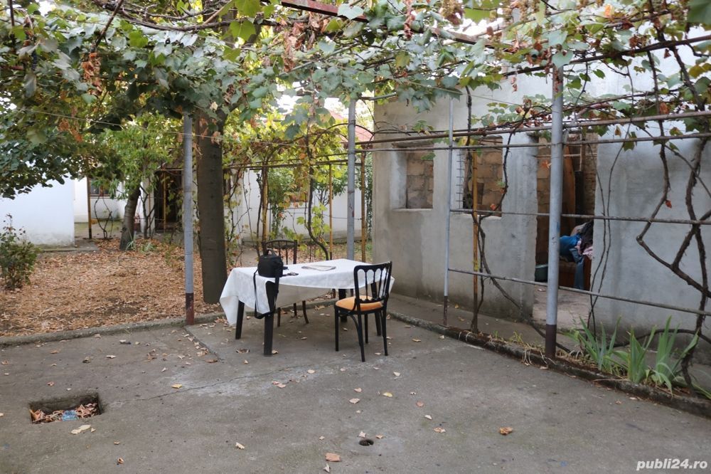 Vand casă cu teren. - Poză 4