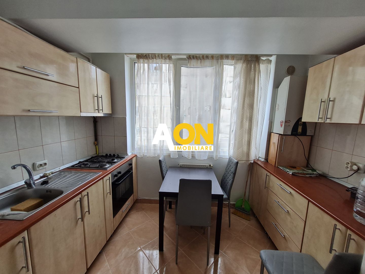 Apartament 3 Camere, Etaj 1, 63 mp, Decomandat, Cetate - Poză 4