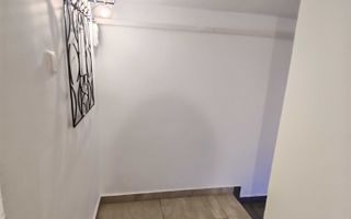 Vând Apartament la demisol cu 2 camere Zona Centrala! - Poză 1