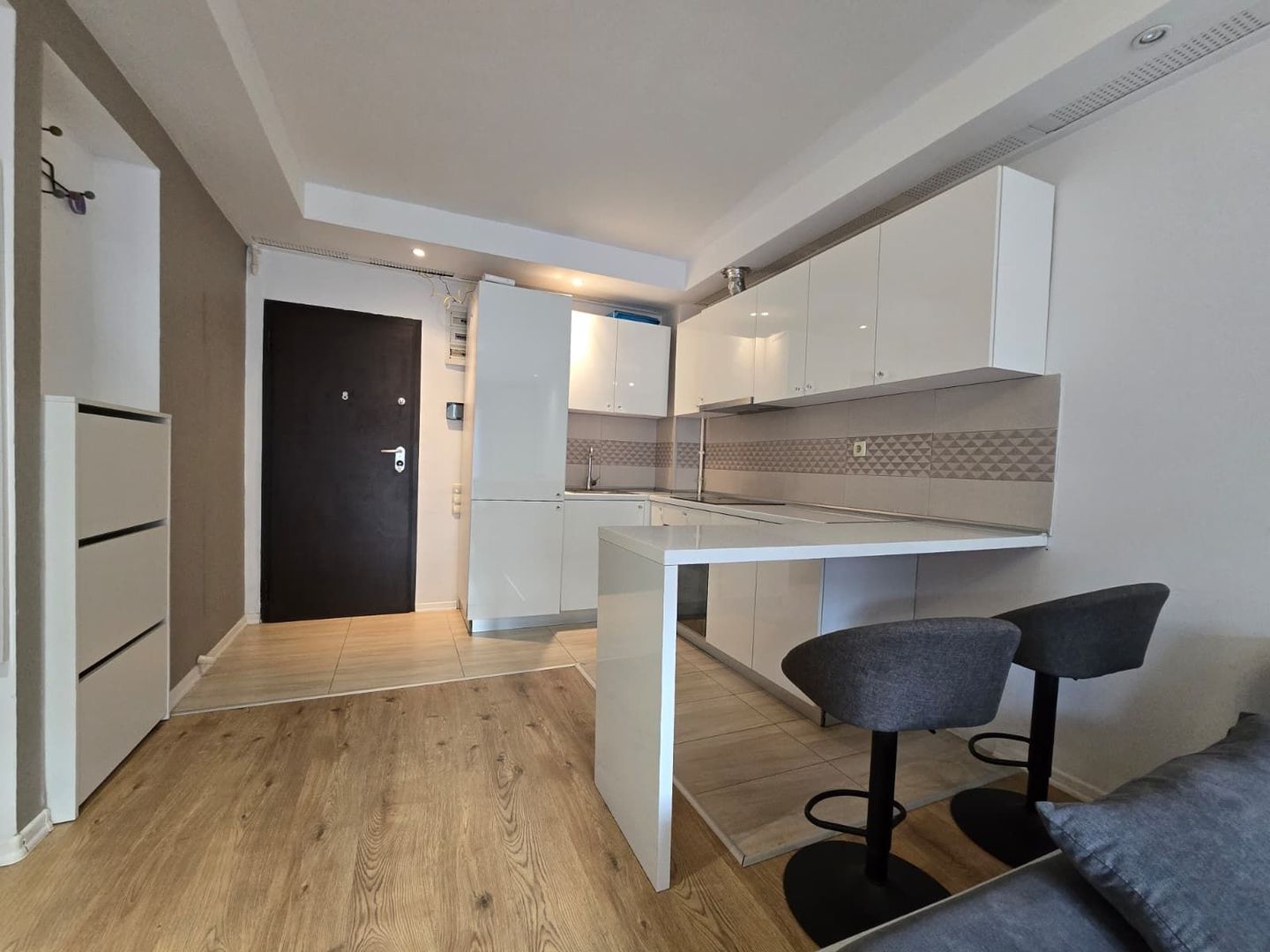 COSMOPOLIS - Apartament cu 2 camere tip studio, mobilat si utilat. - Poză 1