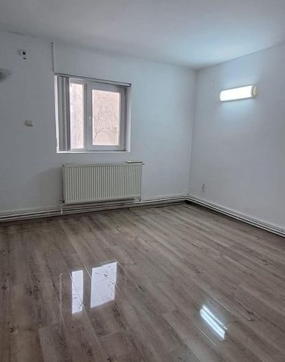 Închiriez vilă, 9 camere,Mihai Bravu, pretabil birouri/firme,nemobilat - Poză 5