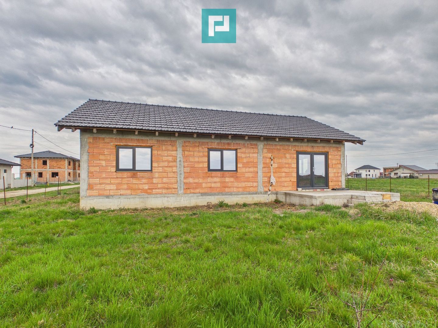 Casa nouă la roșu în Zimandcuz - Poză 4